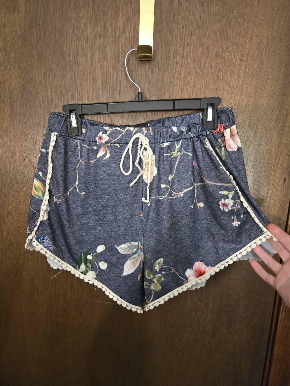 Women’s Floral Drawstring Athletic Shorts in Navy with Lace Trim Large